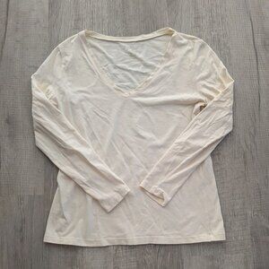 Great Northwest Women's Long Cream V Neck T Shirt M